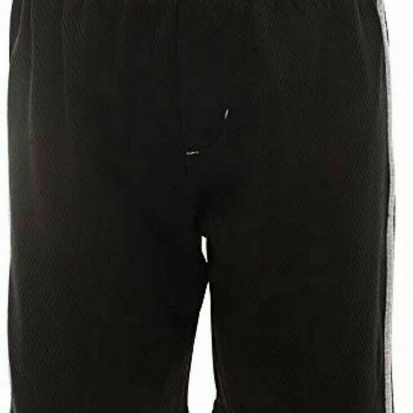 The Mandalorian Baby Yoda Boys T-Shirt and Shorts - Picture 2 of 4